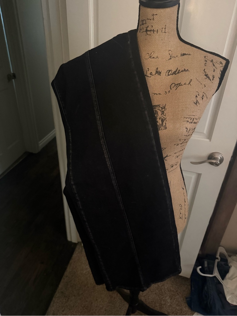 Women's Black Wide-Leg Jeans — Flare Silhouette